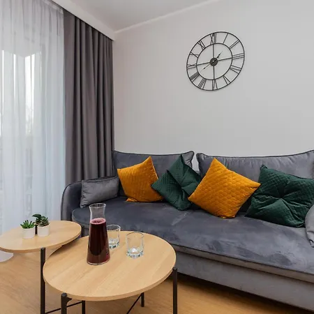 Okrzei Stylish With Balcony & Parking By Renters