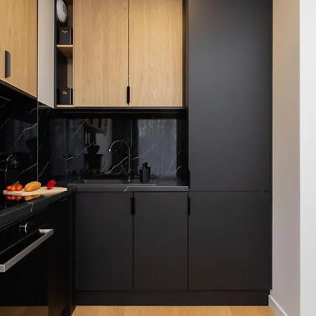 Okrzei Stylish With Balcony & Parking By Renters