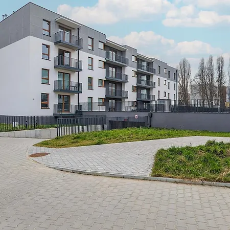 Okrzei Stylish With Balcony & Parking By Renters