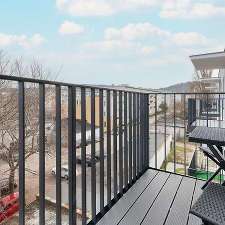 Okrzei Stylish With Balcony & Parking By Renters