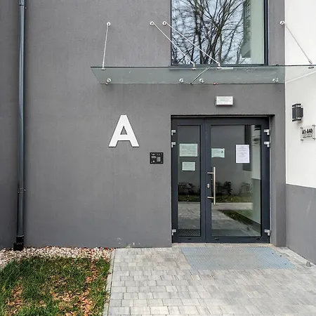 Okrzei Stylish With Balcony & Parking By Renters *
