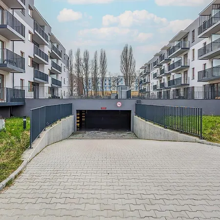 Okrzei Stylish With Balcony & Parking By Renters *